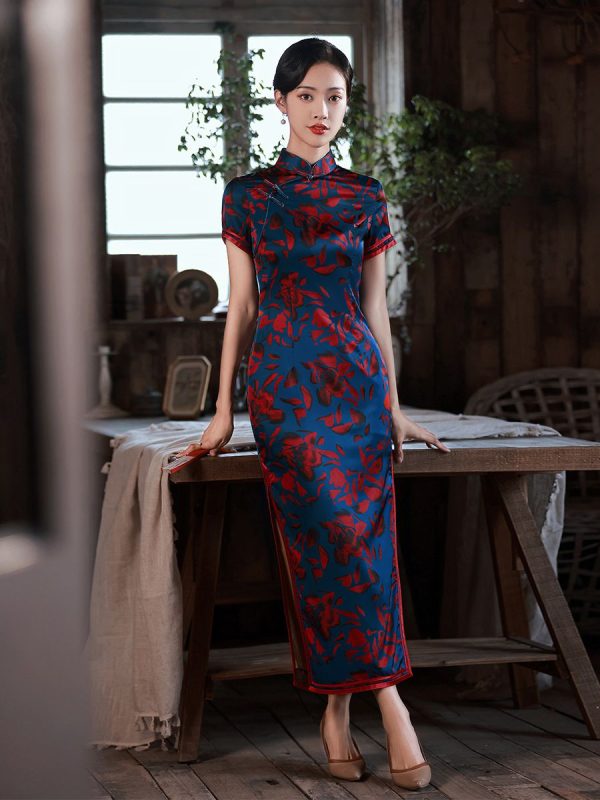 Vestido Qipao Floral De Seda Azul Vestido Tradicional Chino Cheongsam Largo Sedoso De Gama Alta 2 Vestido Qipao Floral De Seda Azul | Vestido tradicional chino | Cheongsam largo y sedoso de alta gama