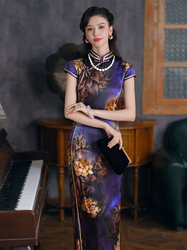 Dunkelviolettes Cheongsam-Kleid aus Seide, schönes Qipao mit Blumenmuster, kurzärmliges Oberteil, Qipao-Kleid 5 Dunkelviolettes Cheongsam-Kleid aus Seide, schönes Qipao mit Blumenmuster, kurzärmliges Oberteil, Qipao-Kleid