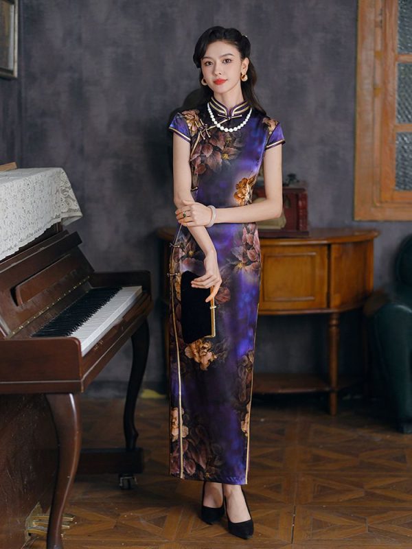 Dunkelviolettes Cheongsam-Kleid aus Seide, schönes Qipao mit Blumenmuster, kurzärmliges Oberteil, Qipao-Kleid 6 Dunkelviolettes Cheongsam-Kleid aus Seide, schönes Qipao mit Blumenmuster, kurzärmliges Oberteil, Qipao-Kleid