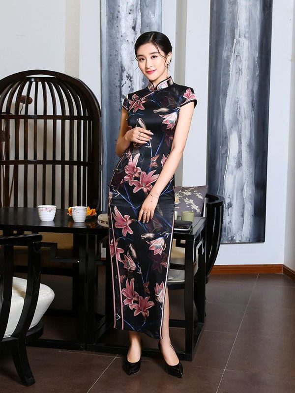 Robe Cheongsam longue en soie noire à fleurs sans manches Qipao robe traditionnelle asiatique 3 Robe Cheongsam longue en soie noire à fleurs | Qipao sans manches | Robe traditionnelle asiatique