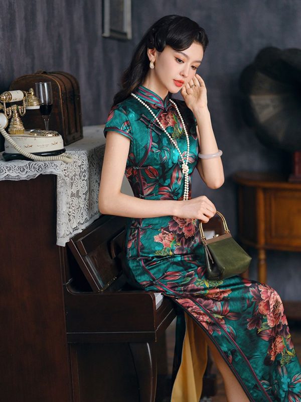 Qipao Largo De Seda Con Estampado De Flores Vestido Qipao De Seda Verde Vestido Moderno 3 Qipao Largo De Seda Con Estampado De Flores | Vestido de seda verde | Vestido Qipao Moderno