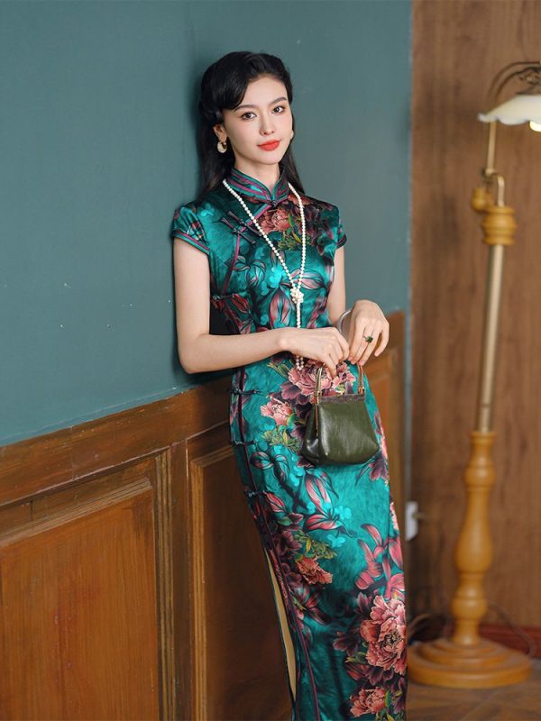 Qipao Largo De Seda Con Estampado De Flores Vestido Qipao De Seda Verde Vestido Moderno 5 Qipao Largo De Seda Con Estampado De Flores | Vestido de seda verde | Vestido Qipao Moderno