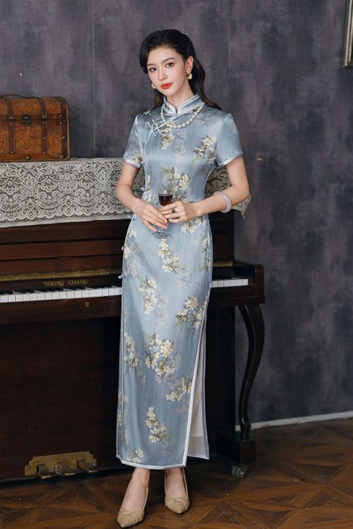 碎花图案桑蚕丝旗袍 高档长款婚纱旗袍礼服 蓝色丝绸礼服 5 碎花图案桑蚕丝旗袍 | 高档长款婚纱旗袍礼服 | 蓝色丝绸礼服