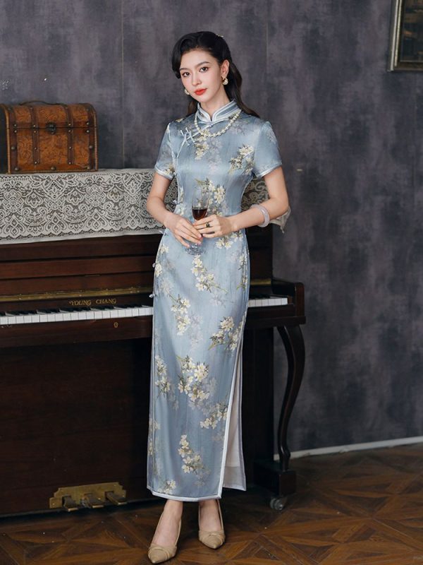 Cheongsam aus Maulbeerseide mit Blumenmuster, langes hochwertiges Qipao-Hochzeitskleid, blaues Seidenkleid 5 Cheongsam aus Maulbeerseide mit Blumenmuster | langes hochwertiges Qipao-Hochzeitskleid | blaues Seidenkleid