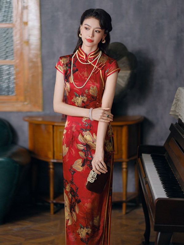 Robe Chi Pao en soie rouge, robes en soie à la mode chinoise pour femmes, robe Cheongsam à fleurs en soie 3, robe Chi Pao en soie rouge | Robes de soie de mode chinoise pour femmes | Robe Cheongsam à fleurs en soie