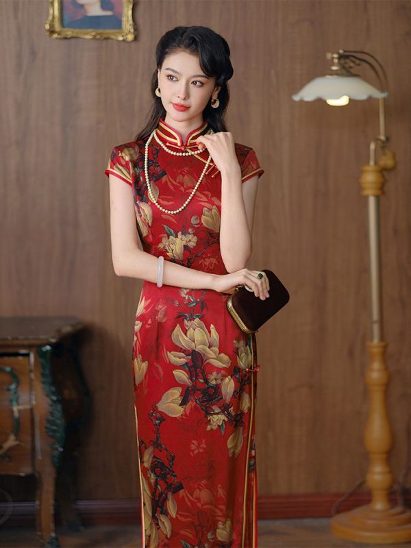 Robe Chi Pao en soie rouge, robes en soie à la mode chinoise pour femmes, robe Cheongsam à fleurs en soie 5, robe Chi Pao en soie rouge | Robes de soie de mode chinoise pour femmes | Robe Cheongsam à fleurs en soie