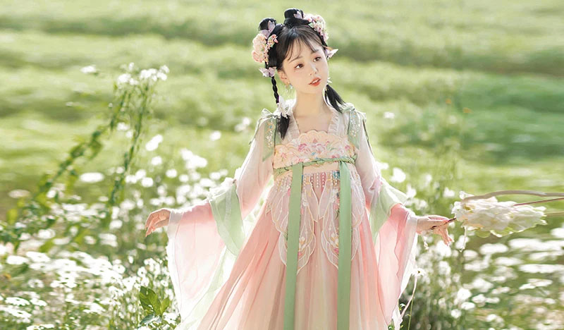 Gradient Pink Women Gown Set Traditional Chinese Dr What is a Chinese wedding dress called?