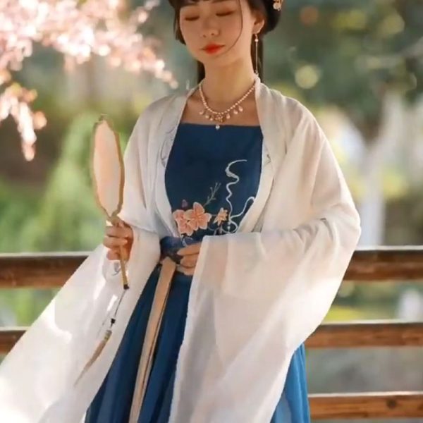 Pakaian Tradisional Hanfu Cina Pakaian Cina Kuno Pakaian Dinasti Tang Biru Putih 1 Pakaian Tradisional Hanfu Cina | Pakaian Tiongkok Kuno | Pakaian Dinasti Tang Biru dan Putih