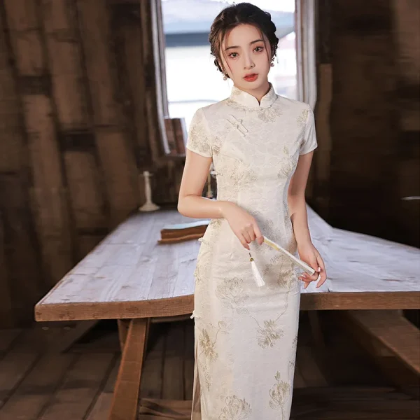 Kf S012c4c4f69704a3a9af2e5f8f2a864bad 2023 White Lace Cheongsam Women Short Sleeve Traditional Vintage Dress Show Costumes Slim Embroidery Qipao Robe White Lace Cheongsam Women Short Sleeve Traditional Vintage Dress Show Costumes Slim Embroidery Qipao Robe Chinoise Femme