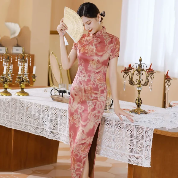 Kf S28aa4989f2d41cda8641515231d37cpor Tradicional Cheongsam Longo Chinês para Mulheres Estampado Floral Cetim Manga Curta Qipao Vestido de Verão Elegante Sexy Tradicional Cheongsam Longo Chinês para Mulheres Estampado Floral Cetim Manga Curta Qipao Vestido de Verão Elegante Sexy Split Vestidos 5XL