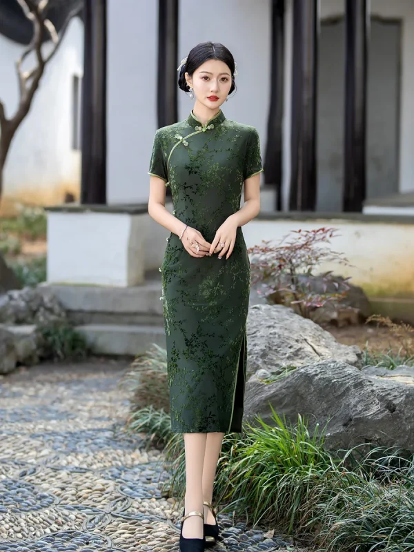 Kf S5d830c11612f4a618308cbc842d69484k 2024 Printemps Été Qipao Vert Nouveau Style Rétro Chinois Qipao Amélioré Coupe Slim Confortable Qipao Flocké Printemps/Été Qipao Vert Nouveau Style Rétro Chinois Qipao Amélioré Coupe Slim Confortable Qipao Flocké Jupe