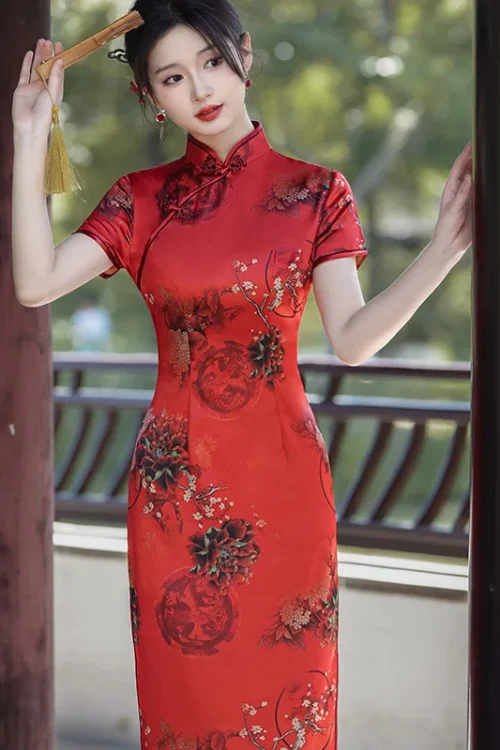 8 Farben Sommer Rot Lang Cheongsam Kurzärmelig Verbesserte Vintage-Kleid Frauen Kostüme Große Größen Qipao von M bis 5XL.