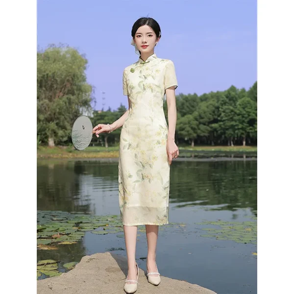 Kf S767046cfe2c4468e8953a34c6ce71a735 2022 Light Yellow Cheongsam Short Sleeve Soft Floral Chinese Dress Slim Wedding Costumes Elegant Fashion Qipao Light Yellow Cheongsam Short Sleeve Soft Floral Chinese Dress Slim Wedding Costumes Elegant Fashion Qipao Vestidos Largos