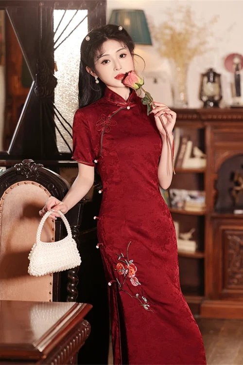 Retro Rojo Jacquard Cheongsam Vestido de Tostada Nupcial Bordado de Verano Tradicional Chino de Compromiso Banquete Qipao Elegante Slim Vestido delgado.