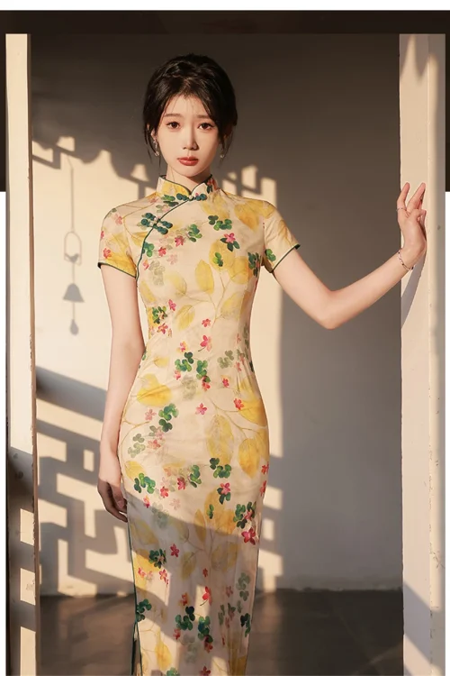 Giovane stile Cheongsam migliorato ragazza, vestito Qipao slim di alta gamma, temperamento estivo, serata elegante orientale.