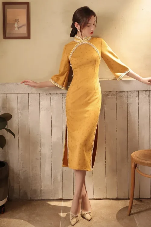 Qipao Jaune Slim Moderne Nouveau Amélioré Robe Chinoise pour Femme Mode Vintage Style Ethnique Traditionnel Harajuku Féminin Qipao Jaune Slim Moderne Nouveau Amélioré Robe Chinoise pour Femme Mode Vintage Style Ethnique Traditionnel Harajuku Féminin Nouveau Cheongsam.