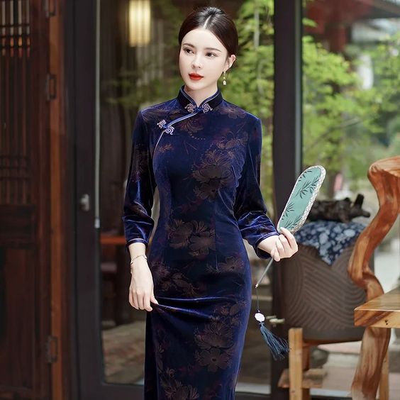 (001) 3b1f3132443e72f83b8be49f9952c211 Is It Cultural Appropriation for a White Person to Wear a Cheongsam Gifted by a Chinese Mother-in-Law on Chinese New Year？