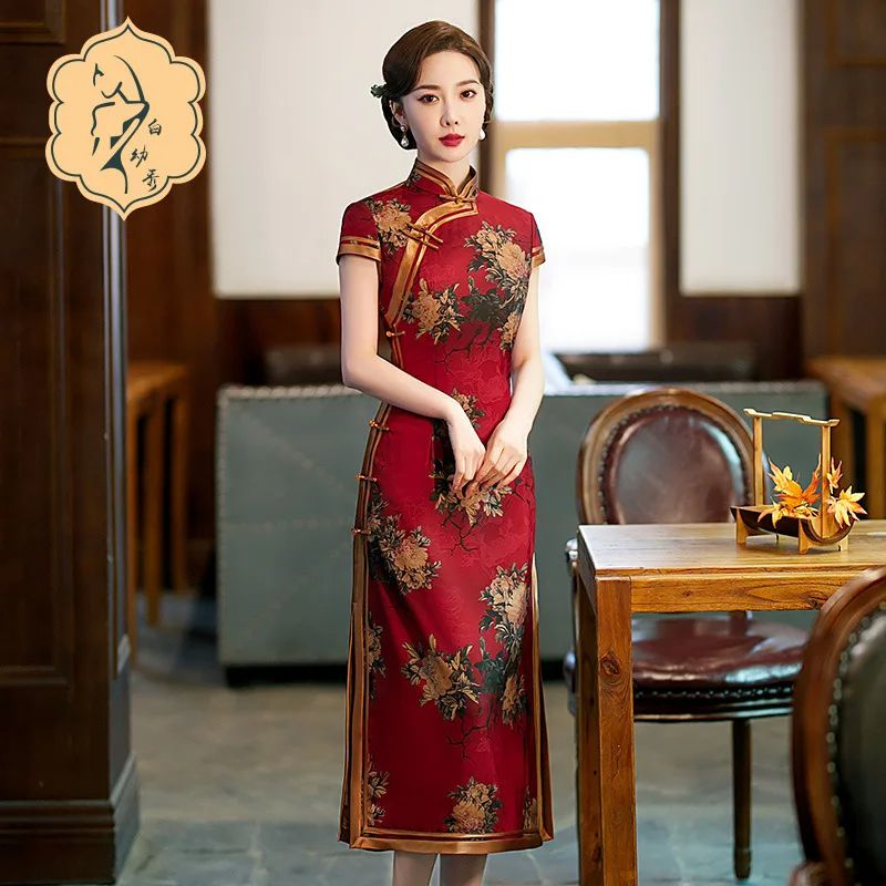 Chinese Cheongsam Traditional Wedding Qipao Woman Embroidery Elegant Split Dress Female Floral Bodyc Exploring the Meaning of Red Qipao: Passion, Luck, and Celebration