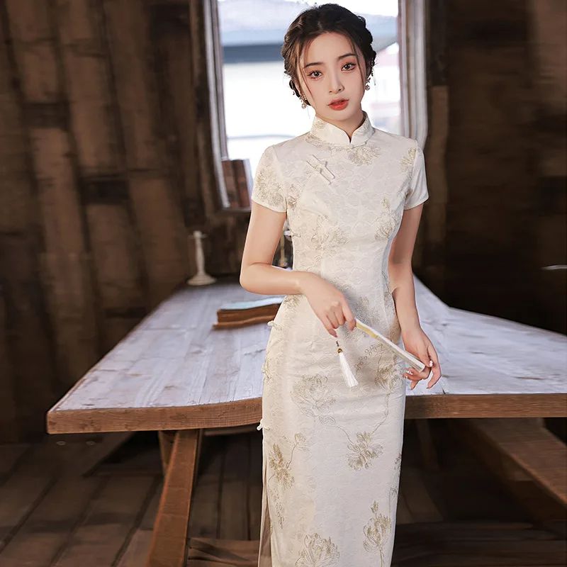 Classic Elegant White Female Qipao Vintgae Mandarin Yythkg White Qipao: A Timeless Symbol of Purity and Innocence