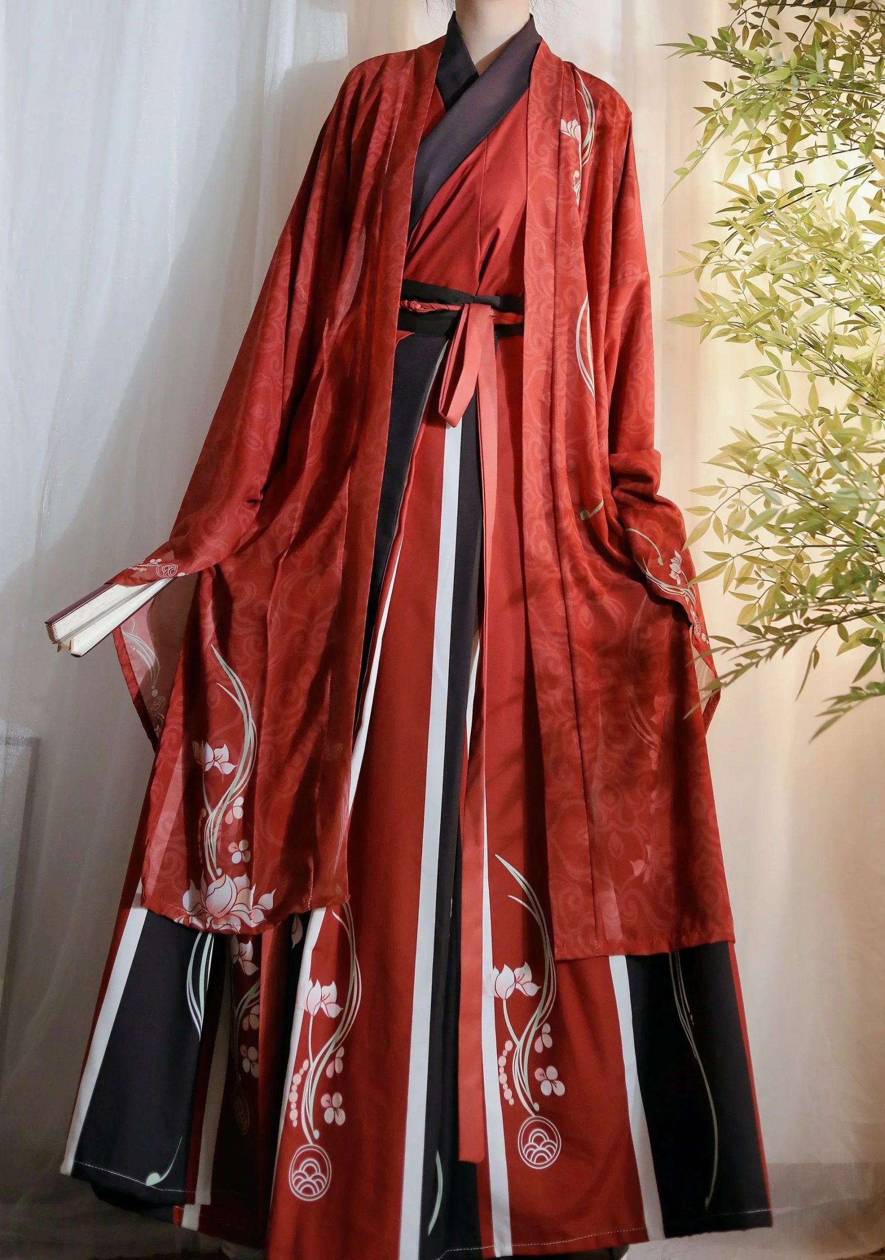 无标题 Historical Significance and Cultural Identity: Can Hanfu Become China's National Dress?